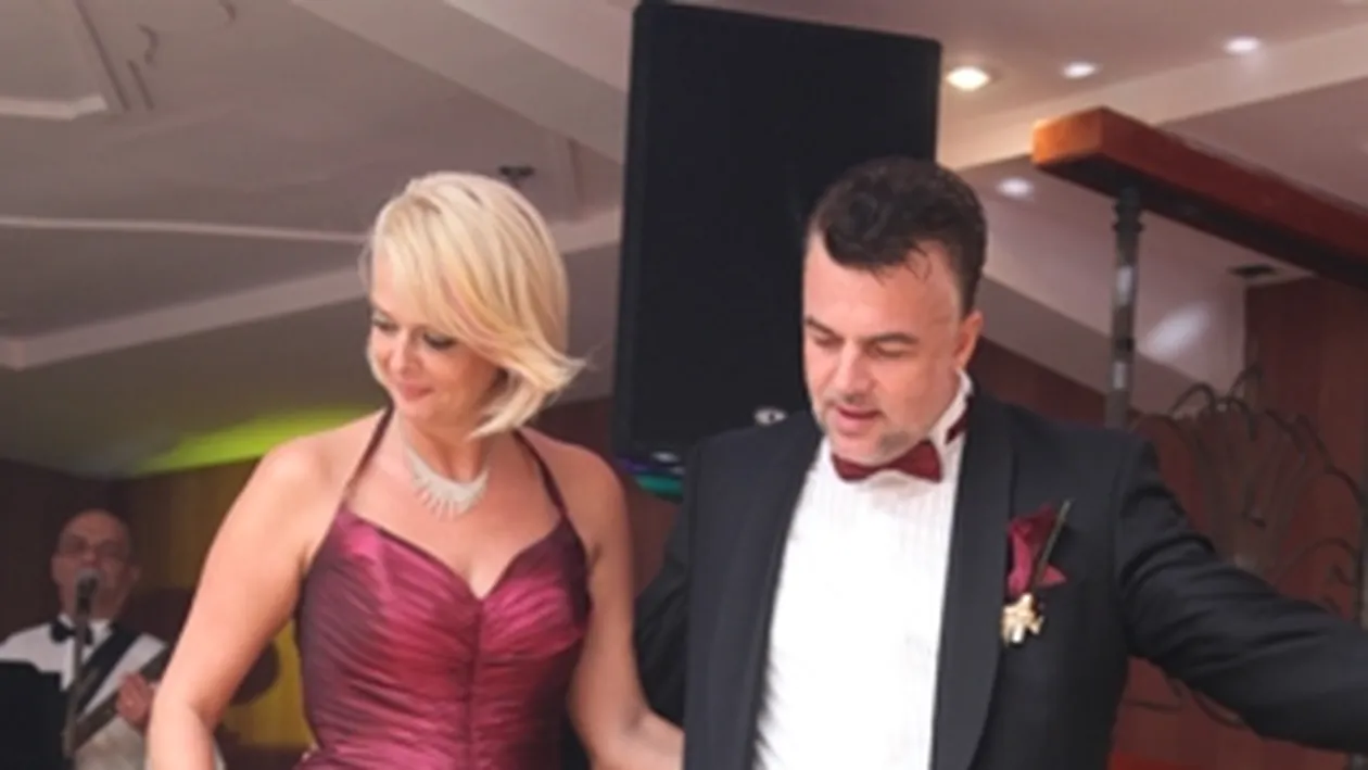 Adrian Enache si Iuliana Marciuc, nasi de scandal la Sibiu! Au spart pahare si au intrerupt dansul mirilor pentru ca era prea plictisitor!