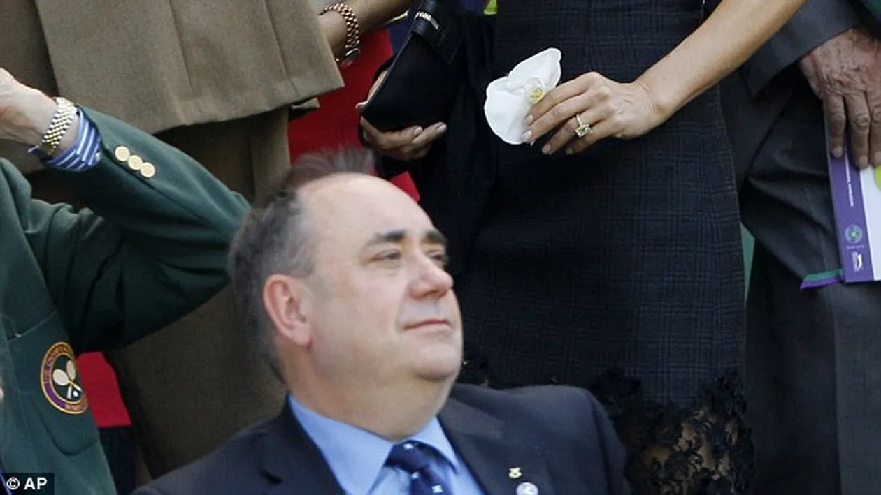 Victoria Beckham, criticata de presa engleza pentru rochia nepotrivita cu care a aparut la finala Wimbledon!