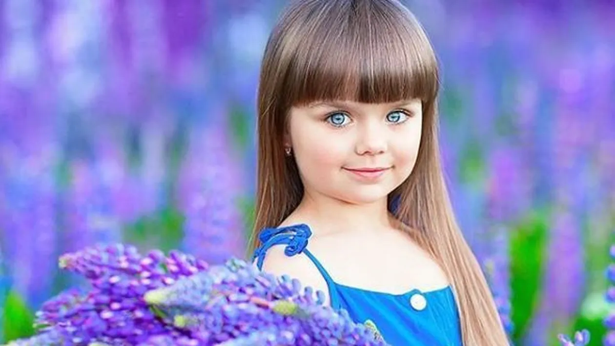 Ea e cea mai frumoasă fetiţă din lume! La doar şase ani, micuţa apărut în reclame şi are sute de mii de fani