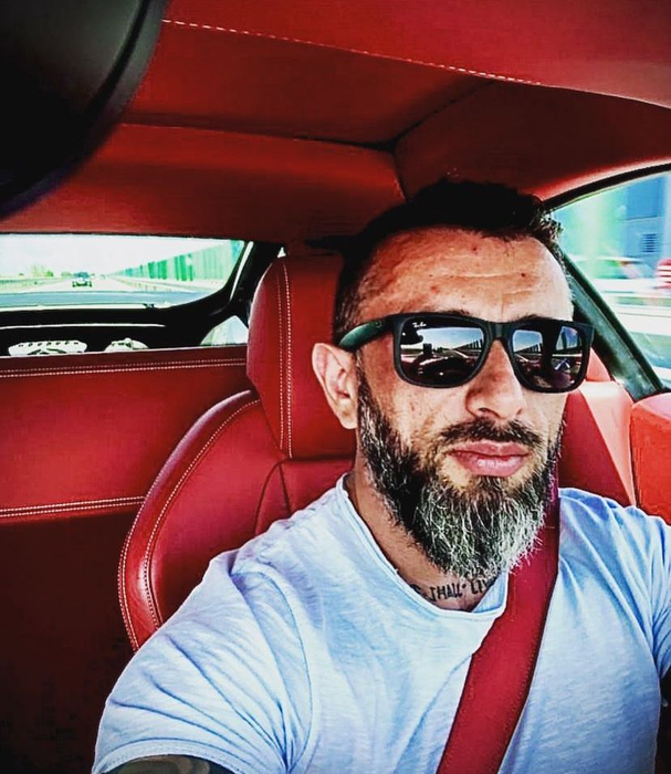 Sebastian Vieru a început o relație cu Ema Karter (sursă - instagram.com/sebastianvieruoficial).