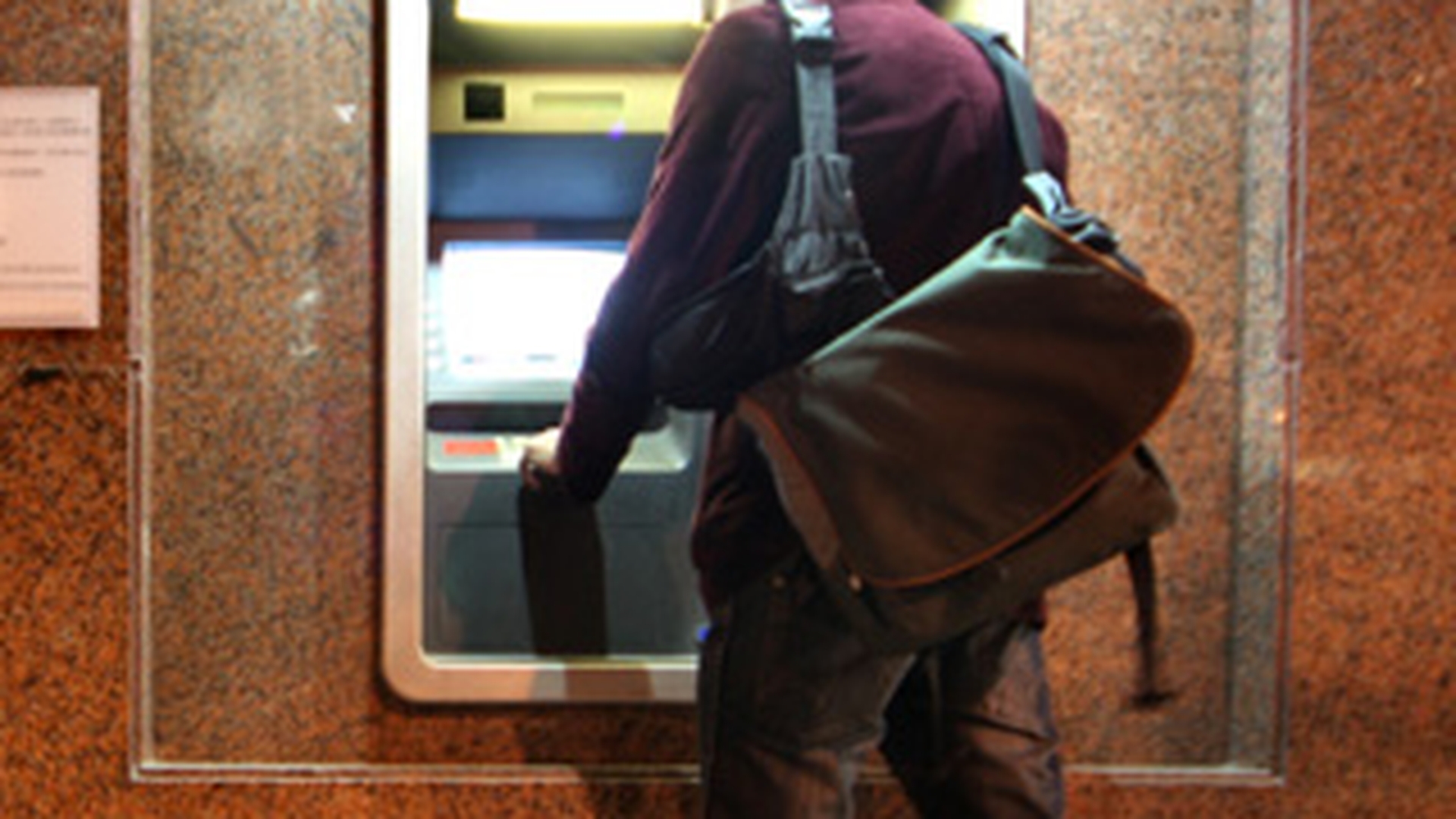 Bancomatele sunt la fel de murdare ca toaletele publice