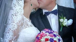 Declaraţii exclusive. Mirii care au avut 7.000 de invitaţi la nuntă au decis să...