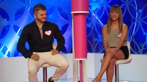 Gabriela Cristea o sa-l dea afara. Apare in timp ce se saruta cu o bruneta: "Este pentru a doua oara!"