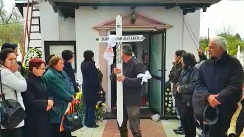 Mama copilului care a murit într-un spital privat, declarații cutremurătoare la înmormântare. "Eu alt scop nu mai am acum..."