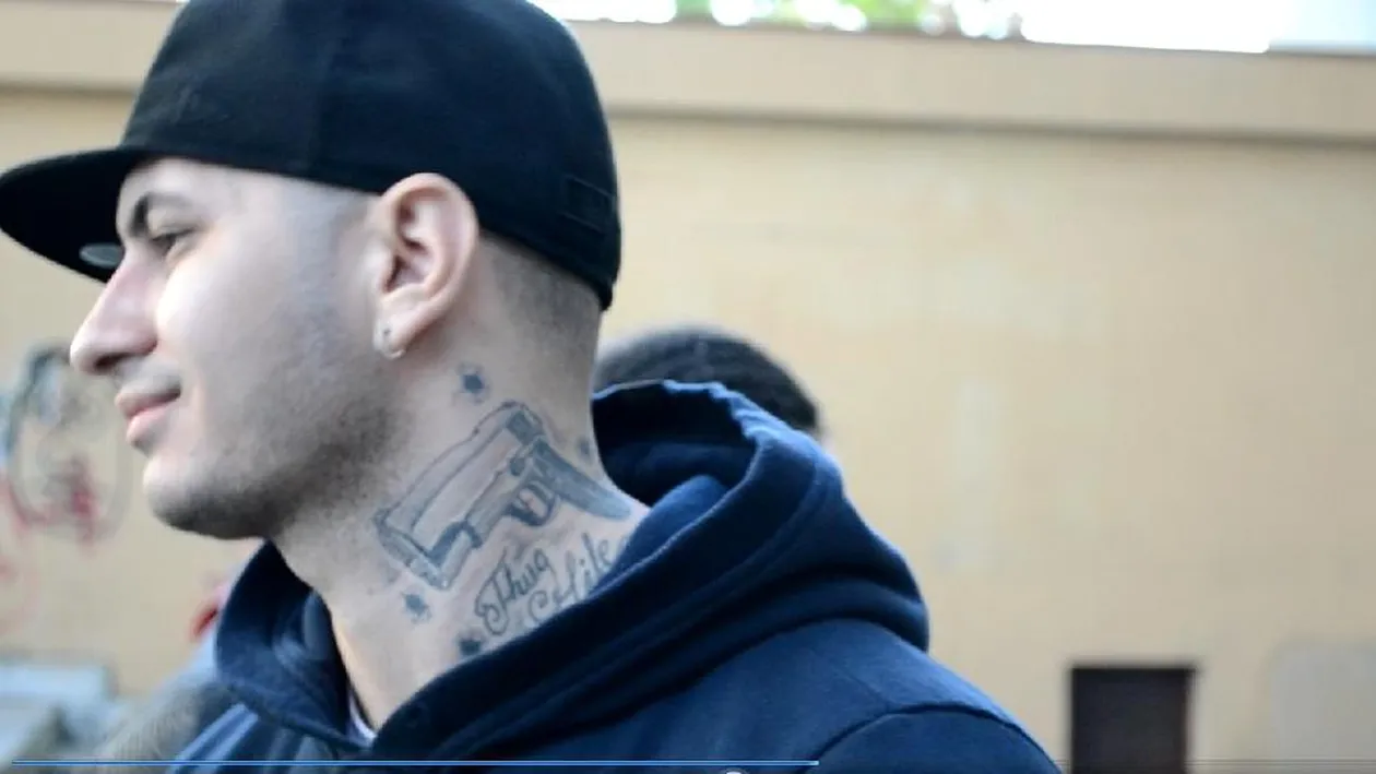 Unde nu-i cap, vai de rime! Cel mai penibil rapper din Romania face “party unicat” pe internet!