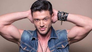 Bianca o sa faca fete fete cand o sa vada imaginea asta! Victor Slav, alaturi de doua dintre cele mai frumoase femei din Romania