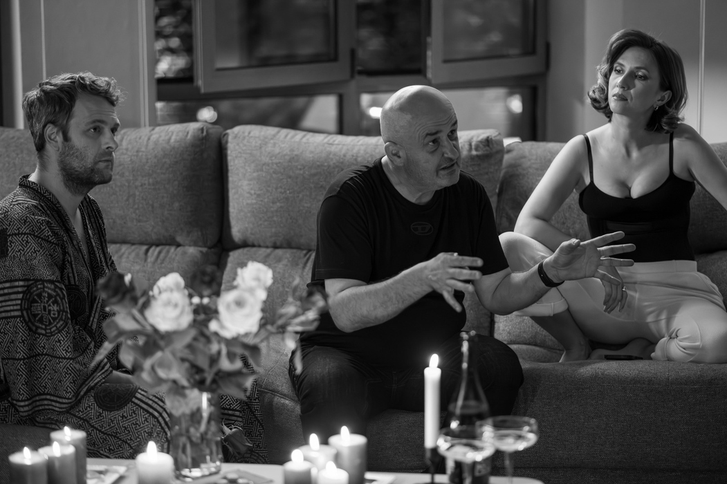 Adela Popescu îl bate crunt pe Radu Vâlcan! Imaginile sunt publice și, din fericire, doar scene dintr-un film
