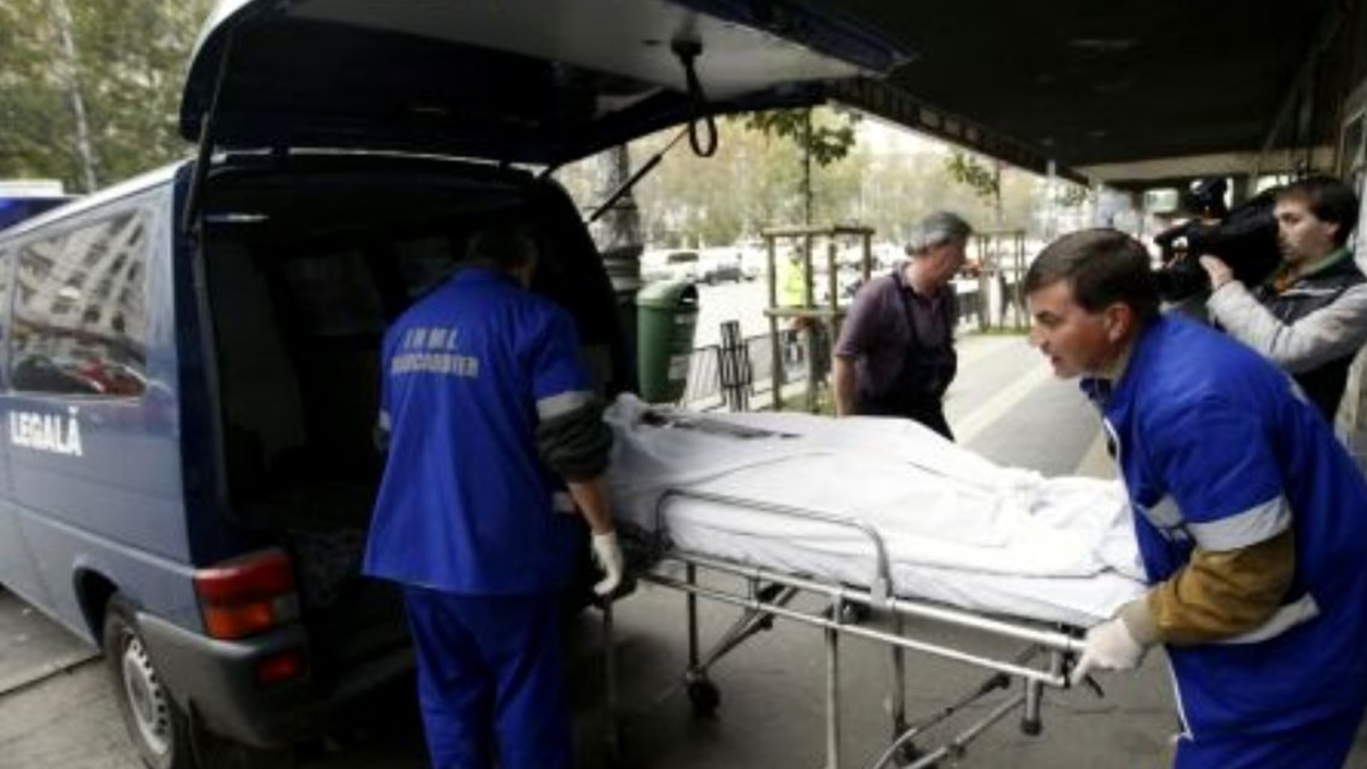 Scene șocante în cimitirul din Ploiești! Procurorii au dezgropat mortul încurcat la Morgă