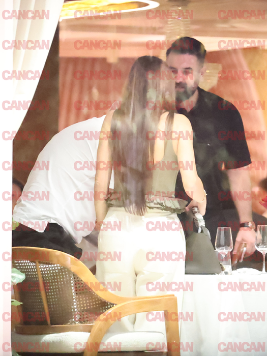 Reghe și Corina Caciuc la restaurant cu un alt cuplu
