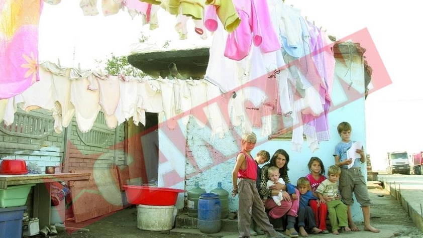 O familie cu opt copii locuieste intr-o baraca