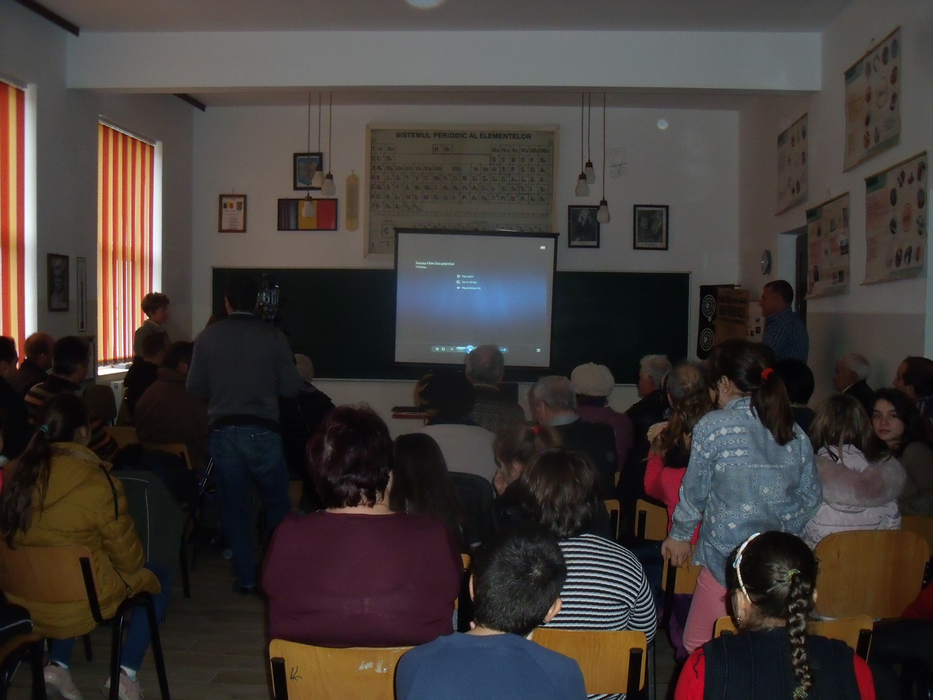 Documentarul a fost prezentat într-o sală de clasă