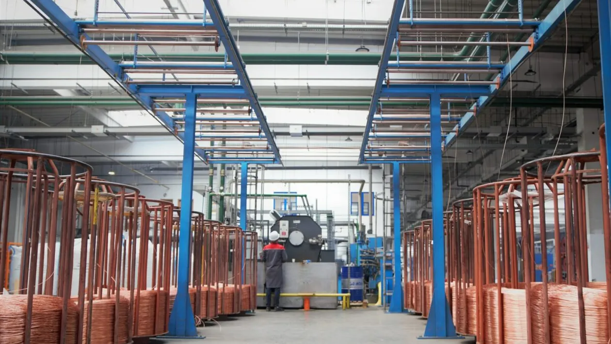 O companie de cabluri electrice oferă salarii nete care ajung la 10.000 de lei. Cazarea plătită integral