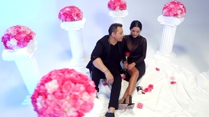 VIDEO / Daniela Crudu, desculţă şi cu un decolteu până la buric în cel mai nou clip al lui Jean de la Craiova. Reacţia manelistului când a aflat cine e noul iubit al brunetei
