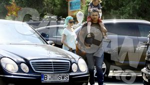 Imagini rare! Familia Oana Sarbu - Robert Turcescu, in formula completa!