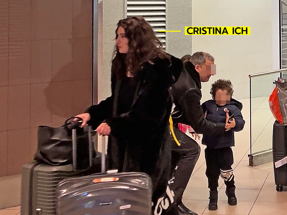 Fiul Christinei Ich a fost luat în brațe de șoferul acesteia / (Sursa: CANCAN.RO)