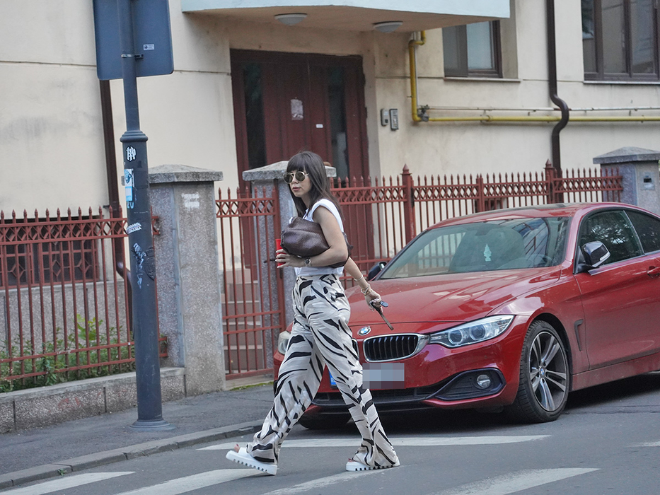 Denise Rifai, la un pas să se ude din cap până în picioare / Sursa