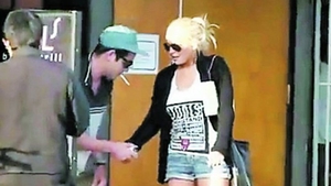 Lindsay Lohan si-a luat cocaina in strada