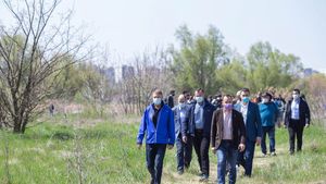 Cât costă geaca pe care președintele Klaus Iohannis a purtat-o, de Ziua Pământului. FOTO