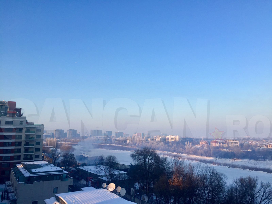 Imagini senzaţionale de la 20 de metri înălţime! Bamboo fumegă la 12 ore de la teribilul incendiu