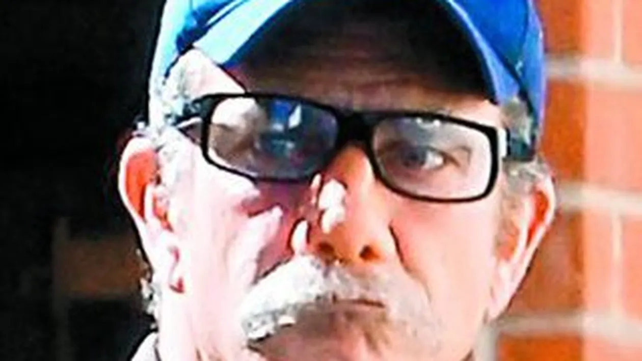 Mel Gibson si-a pus mustata si nas false