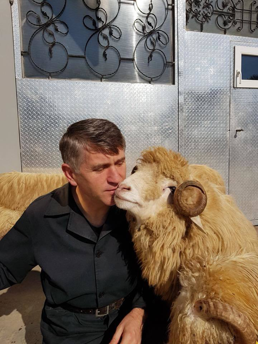 Cu ce se ocupă Cristian Pomohaci după ce a fost exclus din Biserică. Nu, nu este vorba de muzică!