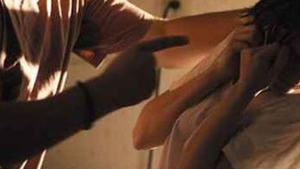 Scene şocante în Vaslui! Un bărbat a fost arestat după ce şi-a legat mama de mâini şi picioare şi a violat-o