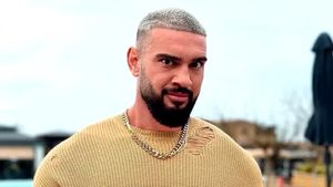 Dorian Popa nu se uită la bani! Ce decorațiune uriașă și-a pus pe casă, de Crăciun