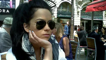 Inna isi bea cafeaua pe Champs Elysees!