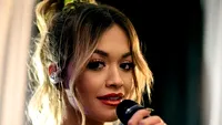 Rita Ora, tribut pentru Avicii! Artista a izbucnit în lacrimi, pe scenă