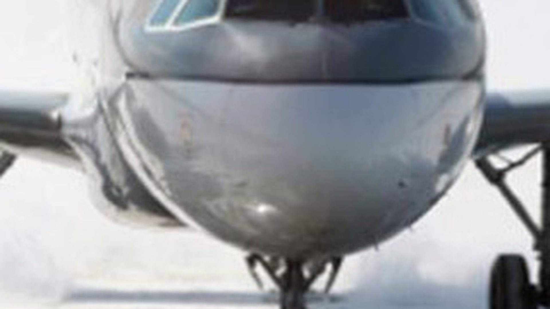Un avion a aterizat de urgenta pe Aeroportul Timisoara! Un copil care se afla la bord avea probleme medicale