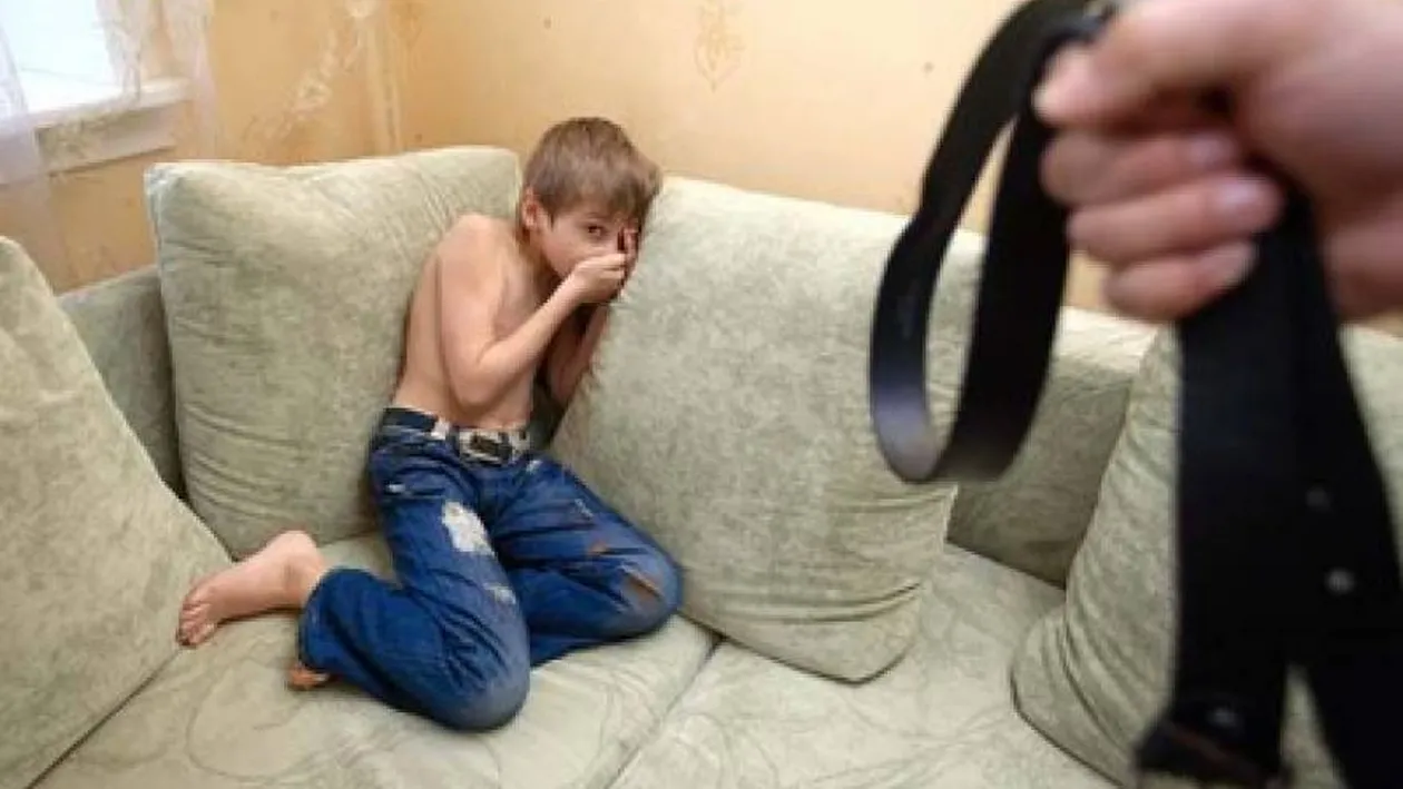 Un băieţel de 5 ani din Focşani a ajuns la spital după ce tatăl său l-a bătut crunt cu o curea! Motivul halucinant pentru care bărbatul şi-a ieşit din minţi