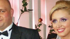 "Nunta anului 2011" destramata de amantlacul anului 2013. Roberta a divortat in secret de deputatul Adrian Mocanu