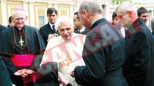 Papa Benedict m-a felicitat