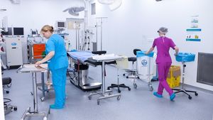 Ce a descoperit Corpul de Control la Spitalul condus de "Super-Patricia". Sterilizarea instrumentarului se face în găleţi. Ministrul Sănătăţii nu a luat nicio măsură