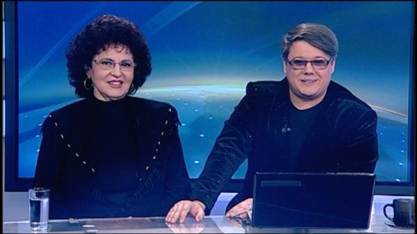 Fuego și Irina Loghin au ajuns într-un jurnal TV… cu peripeții. Cum s-au descurcat artiștii la pupitrul  știrilor