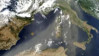 Avertisment de la meteorologi! Nor de praf saharian peste România. De ce ne putem îmbolnăvi