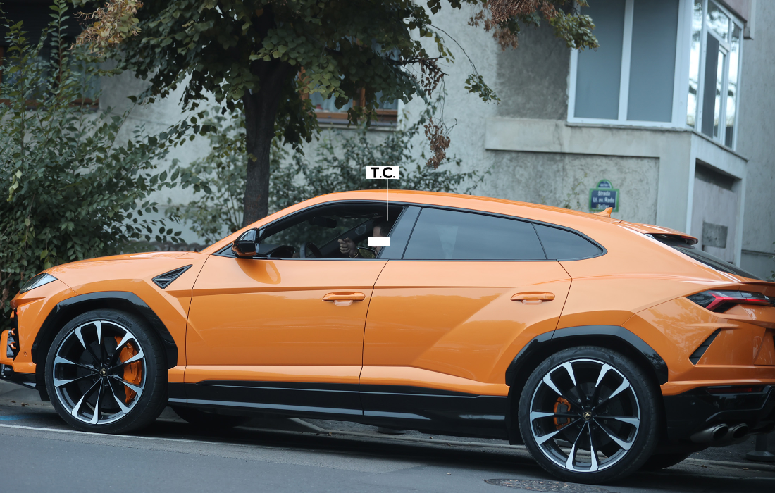T.C. și una dintre mașinile sale preferate, Lamborghini Urus (Foto: CANCAN.RO)