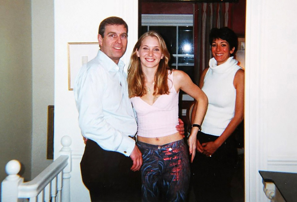 Prințul Andrew, Virginia Roberts și Ghislaine Maxwell. Sursa foto: Profimedia