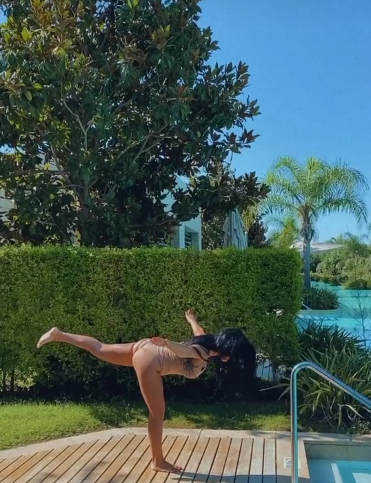 Cum arată Andreea Mantea în costum de baie! Vedeta a recunoscut că a luat câteva kilograme în plus