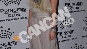 Ellie White, manechin pentru Andreea Marin! Uite ce rochie a purtat la un eveniment caritabil!