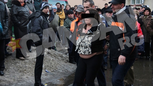 Scene şocante la Suceava! Cum a ajuns o femeie în cătuşe, în ziua înmormântării soţului ei