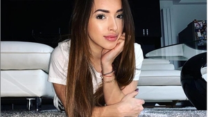 FOTO HOT: Larisa Iordache este SEXY și în izolare!
