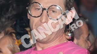 Harry, Harry Potter! Afla ce vedeta celebra de la noi este fanul numarul 1 al micului magician! S-a deghizat la fel ca el si ai spune ca sunt frati!
