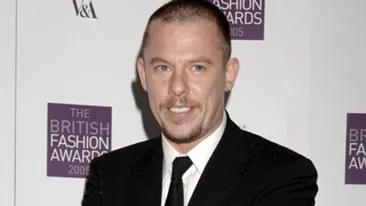Designerul Alexander McQueen s-a drogat inainte de a se sinucide!