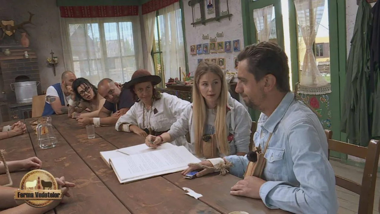 Ups! Se leagă o idilă la Ferma Vedetelor!?! Ei sunt concurenții care au fost filmați în tandrețuri