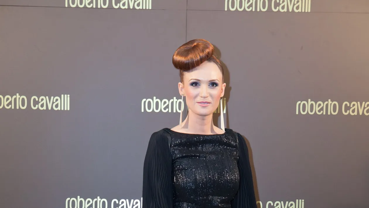 Le-a dat clasa zecilor de vedete prezente! Carmen Negoita a facut senzatie la inaugurarea unui magazin de lux!