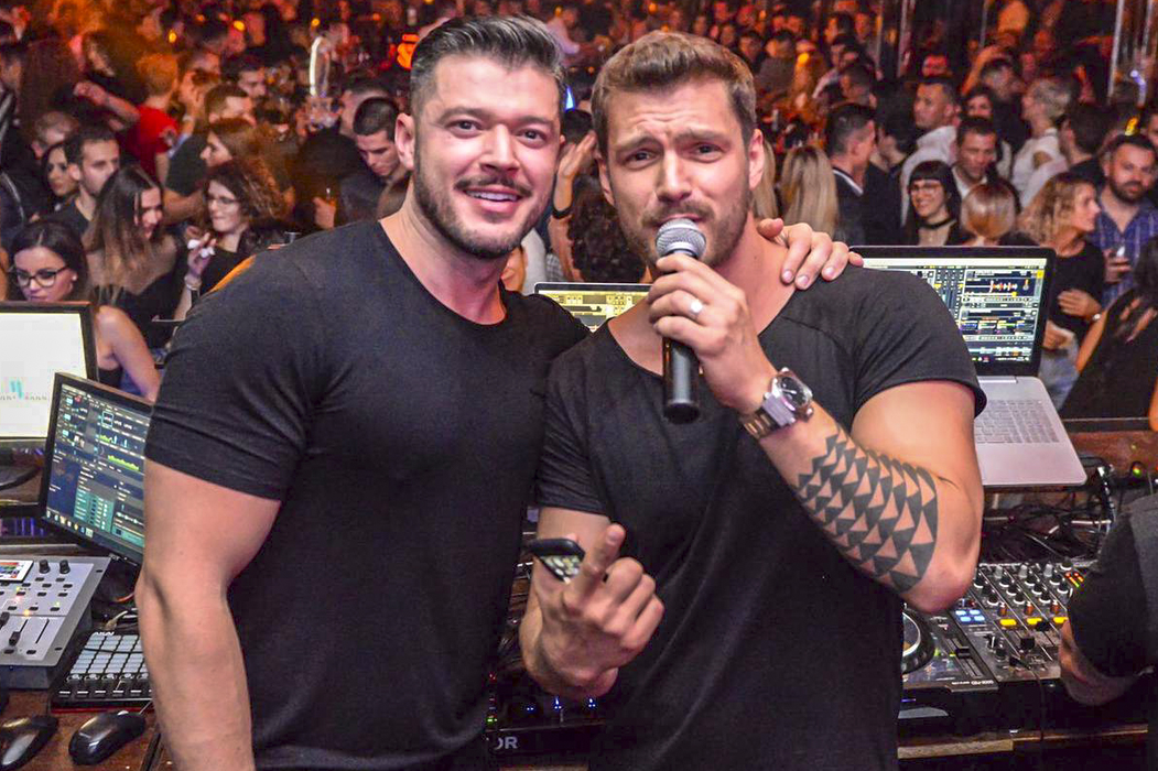 Victor Slav, surprins în ipostaze tandre cu o bombă sexy Sursă Foto: Liquid The Club