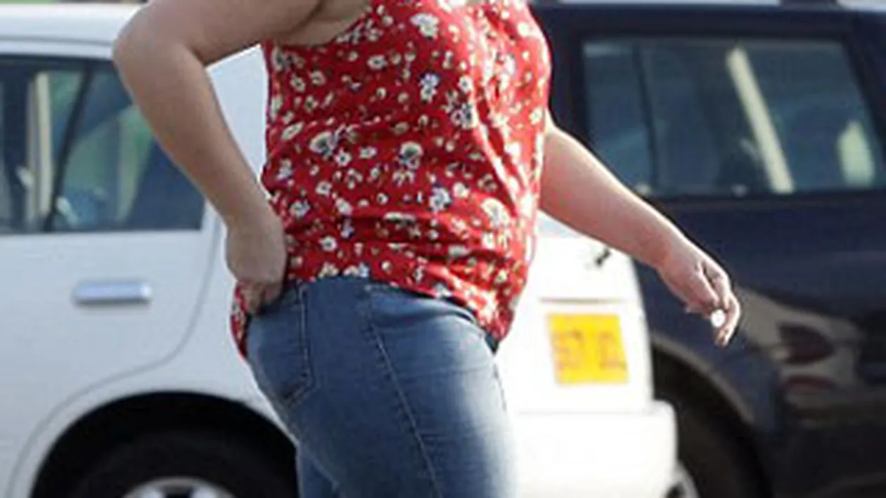 Ea e Oana Roman in varianta internationala! A jurat ca nu mai tine diete, chiar daca de-abia mai incape pe usa!