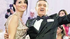 Rar îl vezi aşa! Prima imagine cu GIGI BECALI cu un copilaş în braţe