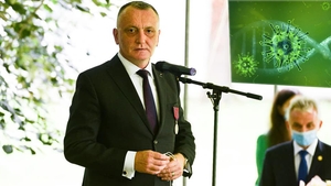 S-a aflat de la cine a pornit focarul cu noua tulpină de coronavirus de la școala 28 din București! Sorin Cîmpeanu: “E un lucru care ne îngrijorează”